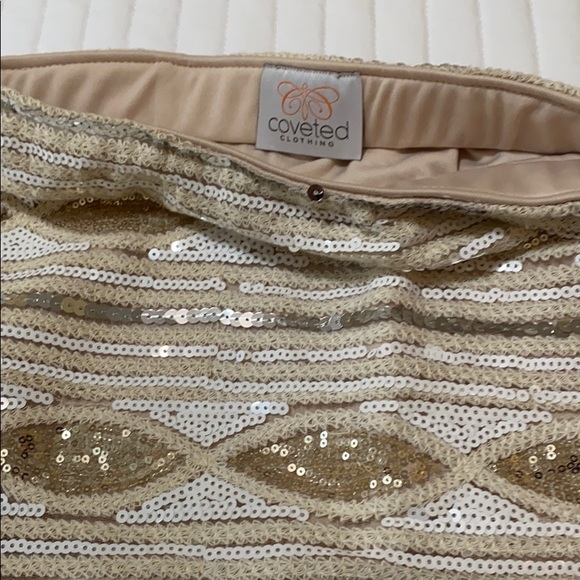 𝑐𝑜𝑣𝑒𝑡𝑒𝑑 𝑐𝑙𝑜𝑡ℎ𝑖𝑛𝑔 𝑠𝑘𝑖𝑟𝑡 - Picture 2 of 3